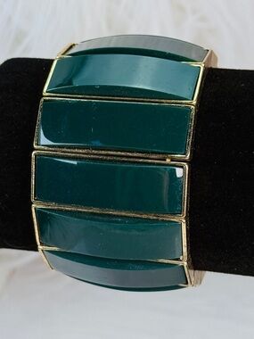Chunky Green and Goldtone Stretch Bracelet
